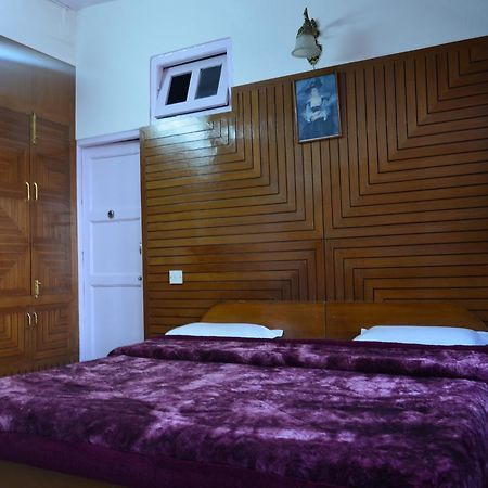Clarks Hotel Мусори Екстериор снимка