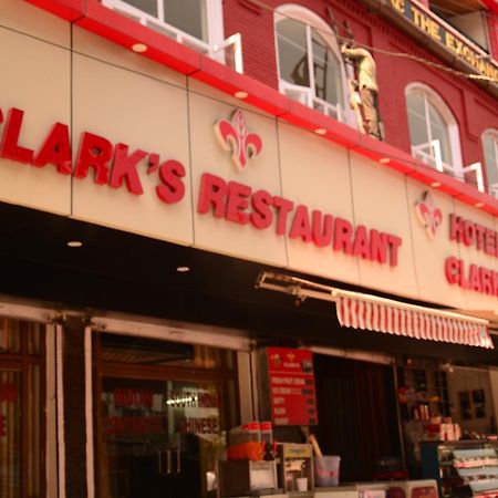 Clarks Hotel Мусори Екстериор снимка