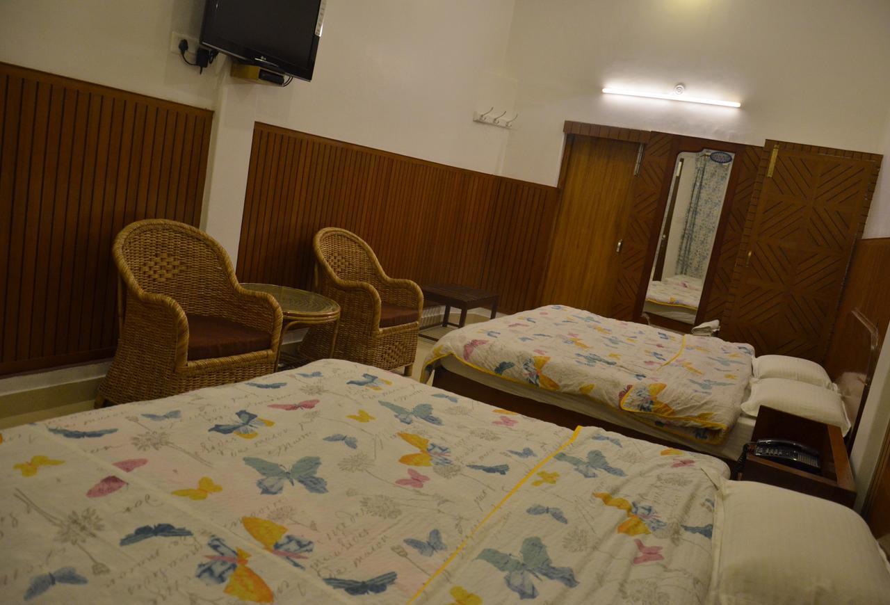Clarks Hotel Мусори Екстериор снимка