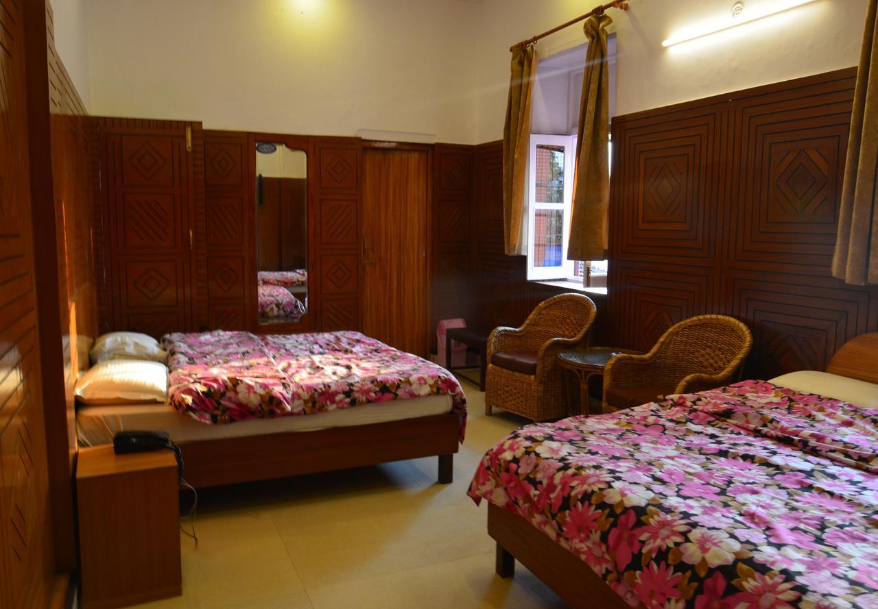 Clarks Hotel Мусори Екстериор снимка